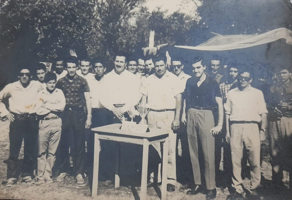 Entrega de premios en algún encuentro en el Almacén